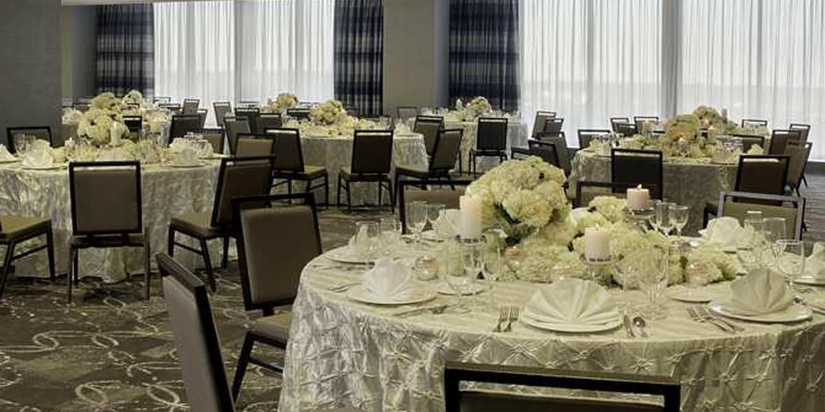 DoubleTree by Hilton Cedar Rapids Convention Complex Weddings