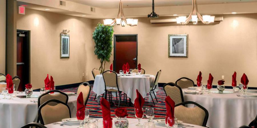 Holiday Inn And Suites Oklahoma City Airport Venue Oklahoma City