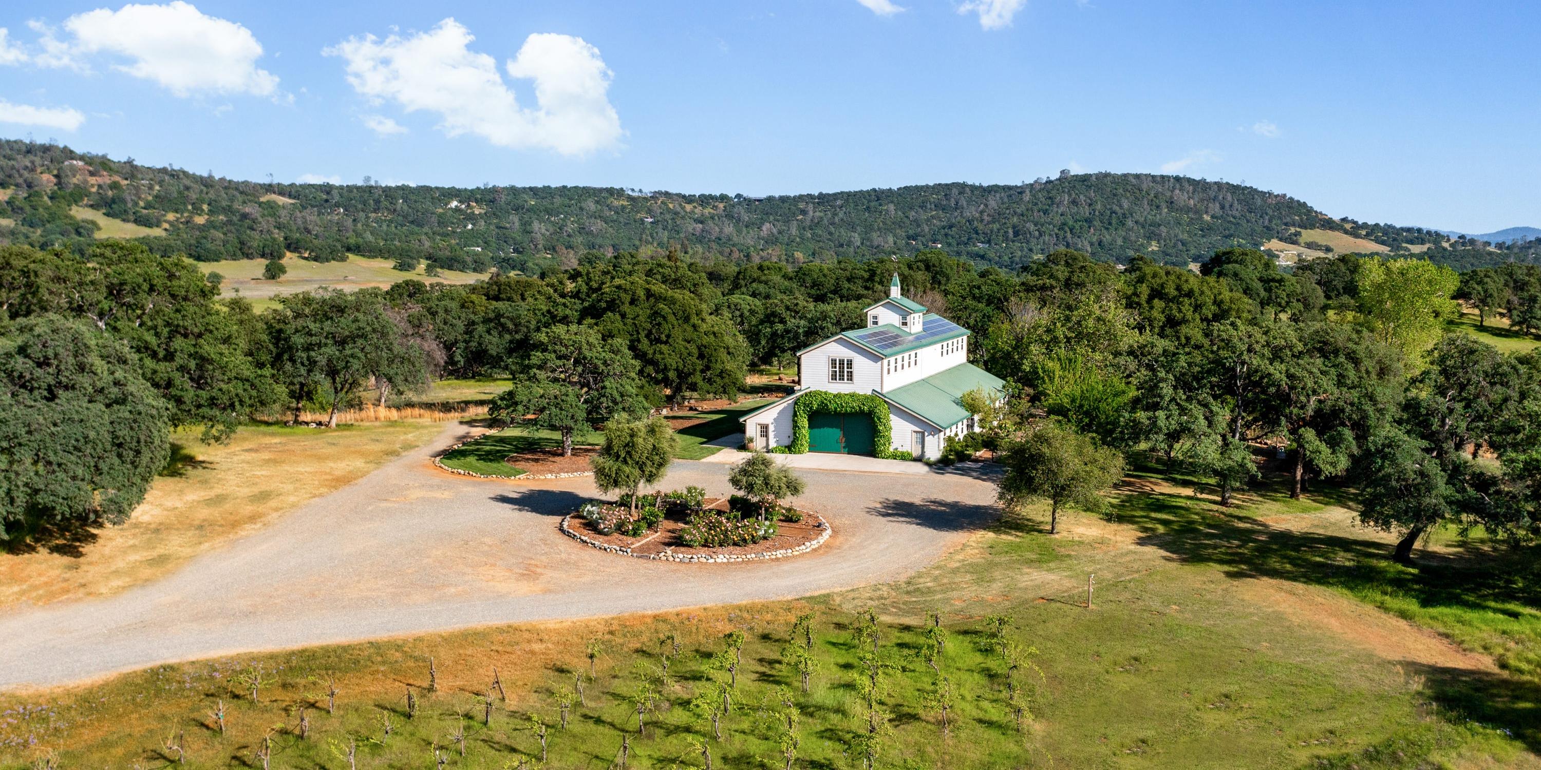 River Highlands Ranch & Vineyards weddings in Smartsville CA