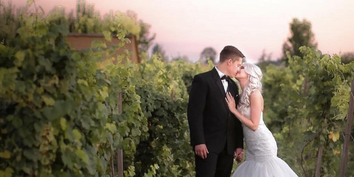Sandstone Vineyard weddings in Kuna ID