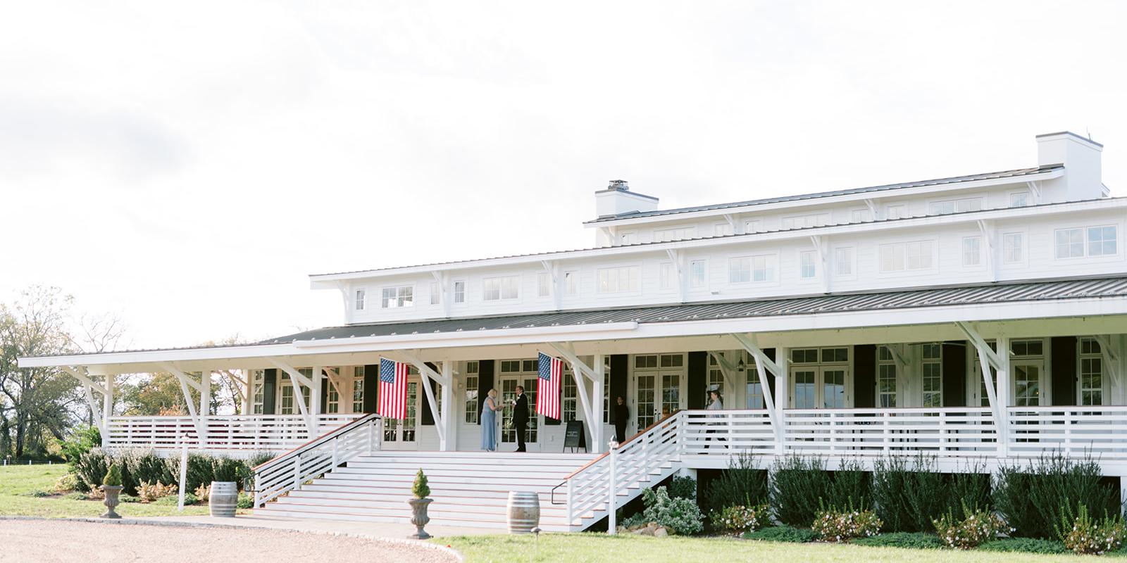 Upper Shirley Vineyards weddings in Charles City VA