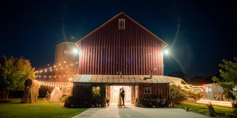 Bennett Barn weddings in Watertown WI