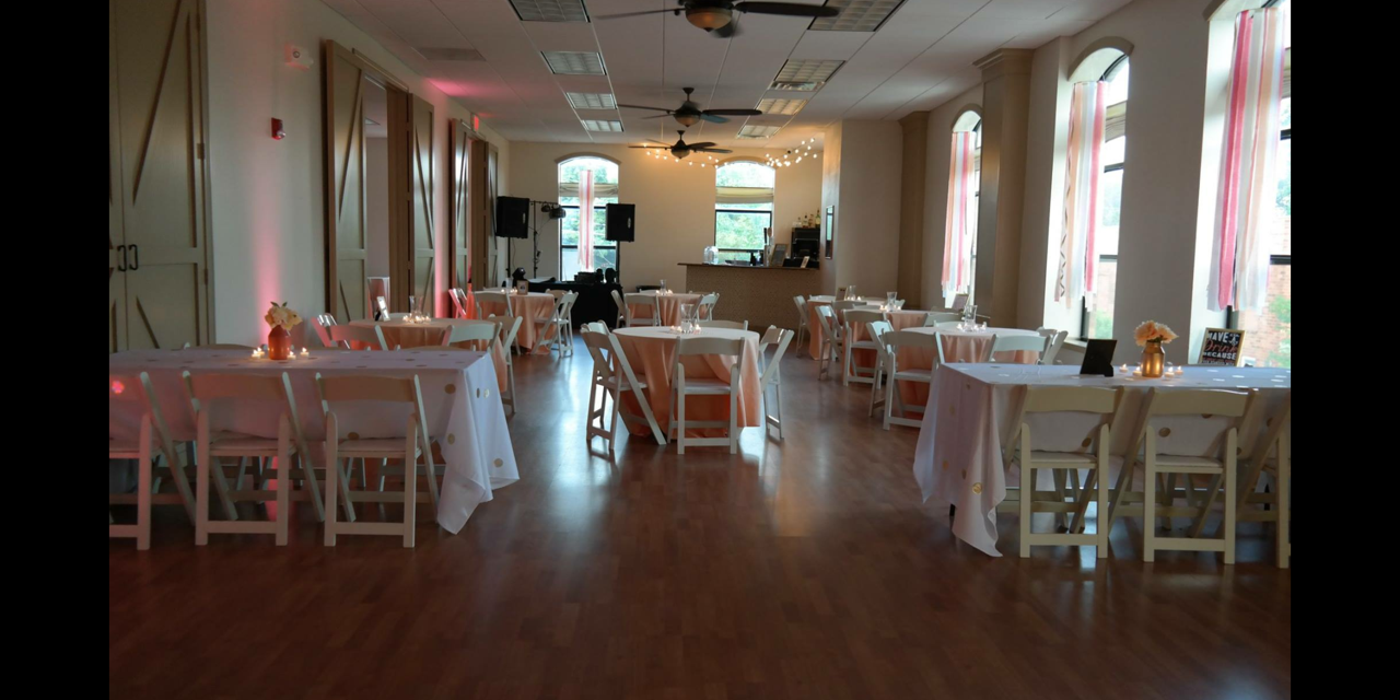 Founder's Banquet Hall weddings in Bondurant IA