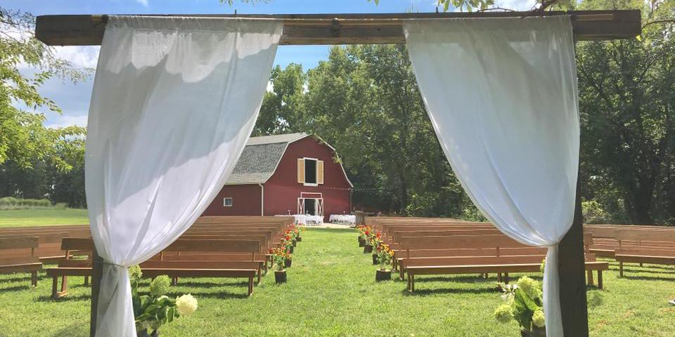 Red Barn Events weddings in Ozwakie KS