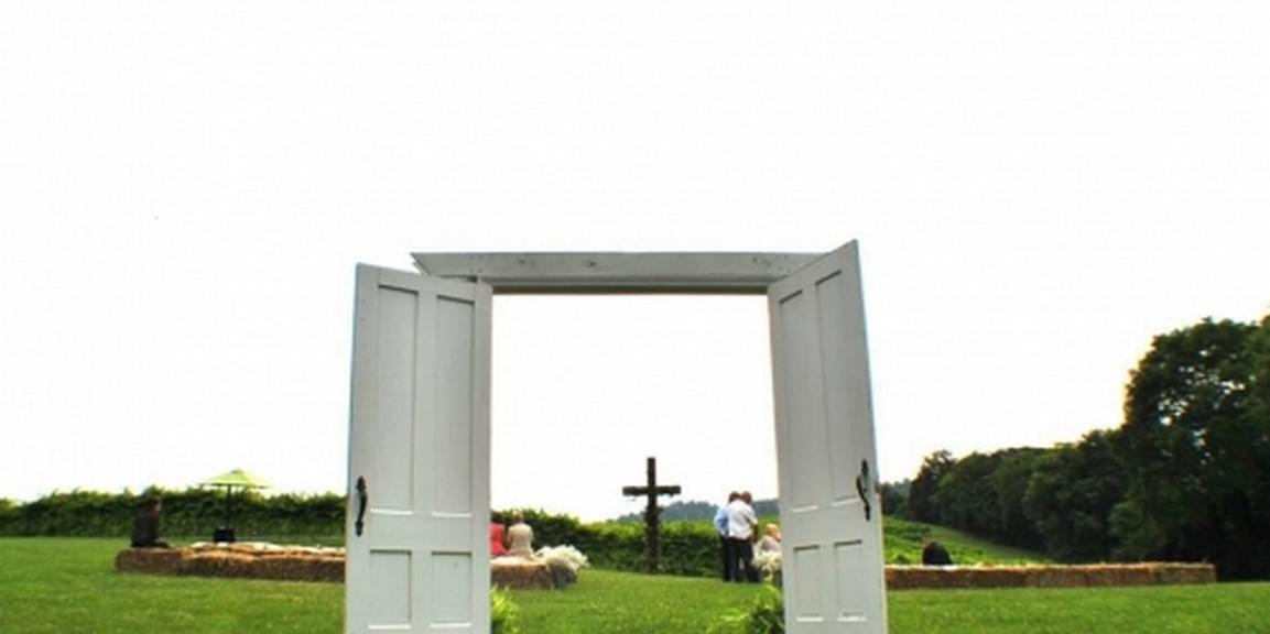 Tsali Notch Vineyard weddings in Madisonville TN