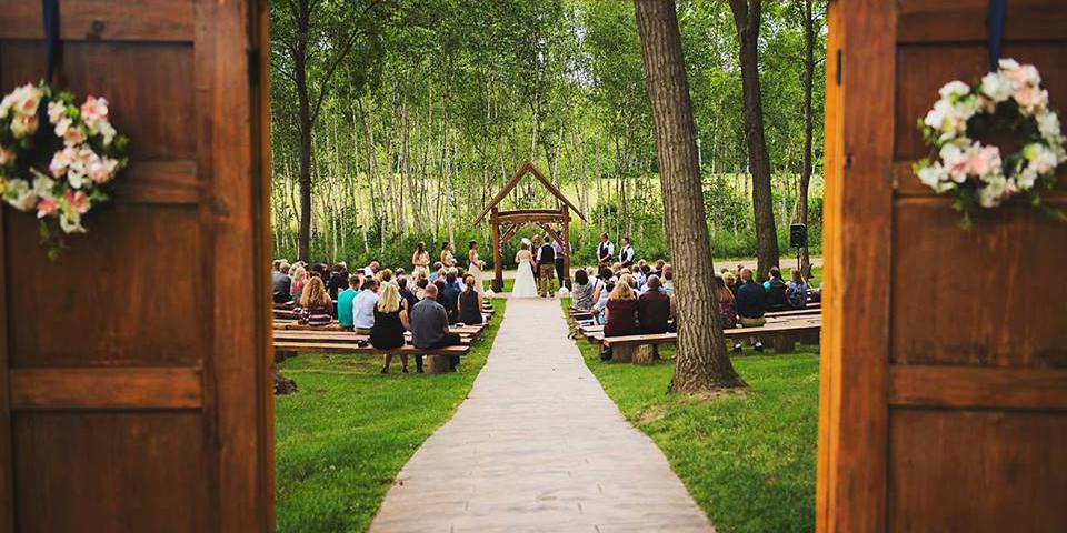 Dixons Apple Orchard And Wedding Venue weddings in Cadott WI