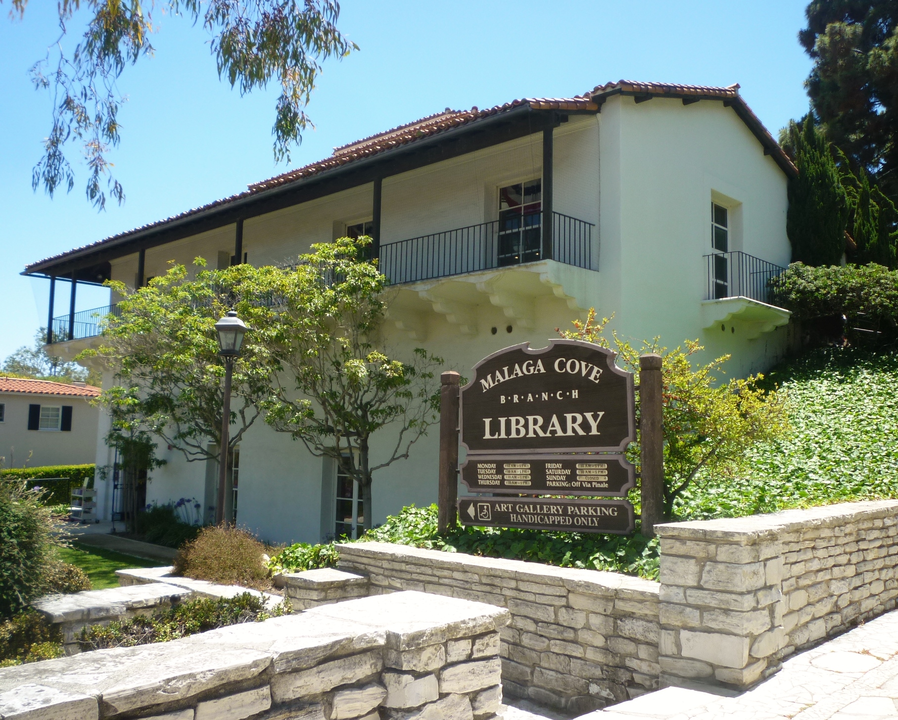 Malaga Cove Library | Venue - Palos Verdes Estates, CA | Wedding Spot, image size:1815x1455