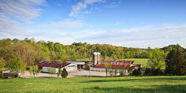 The Pole Barn at Double H Farms weddings in White Bluff TN