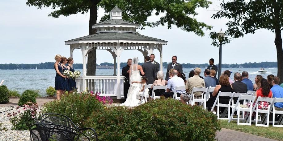Oakwood Resort Lake Wawasee weddings in Syracuse IN