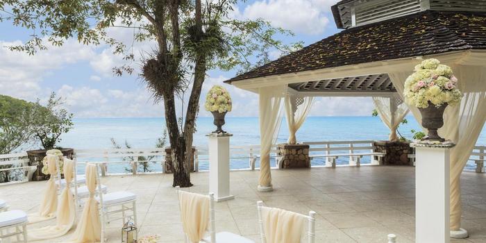 Couples Sans Souci Weddings | Top Wedding Venues in Jamaica