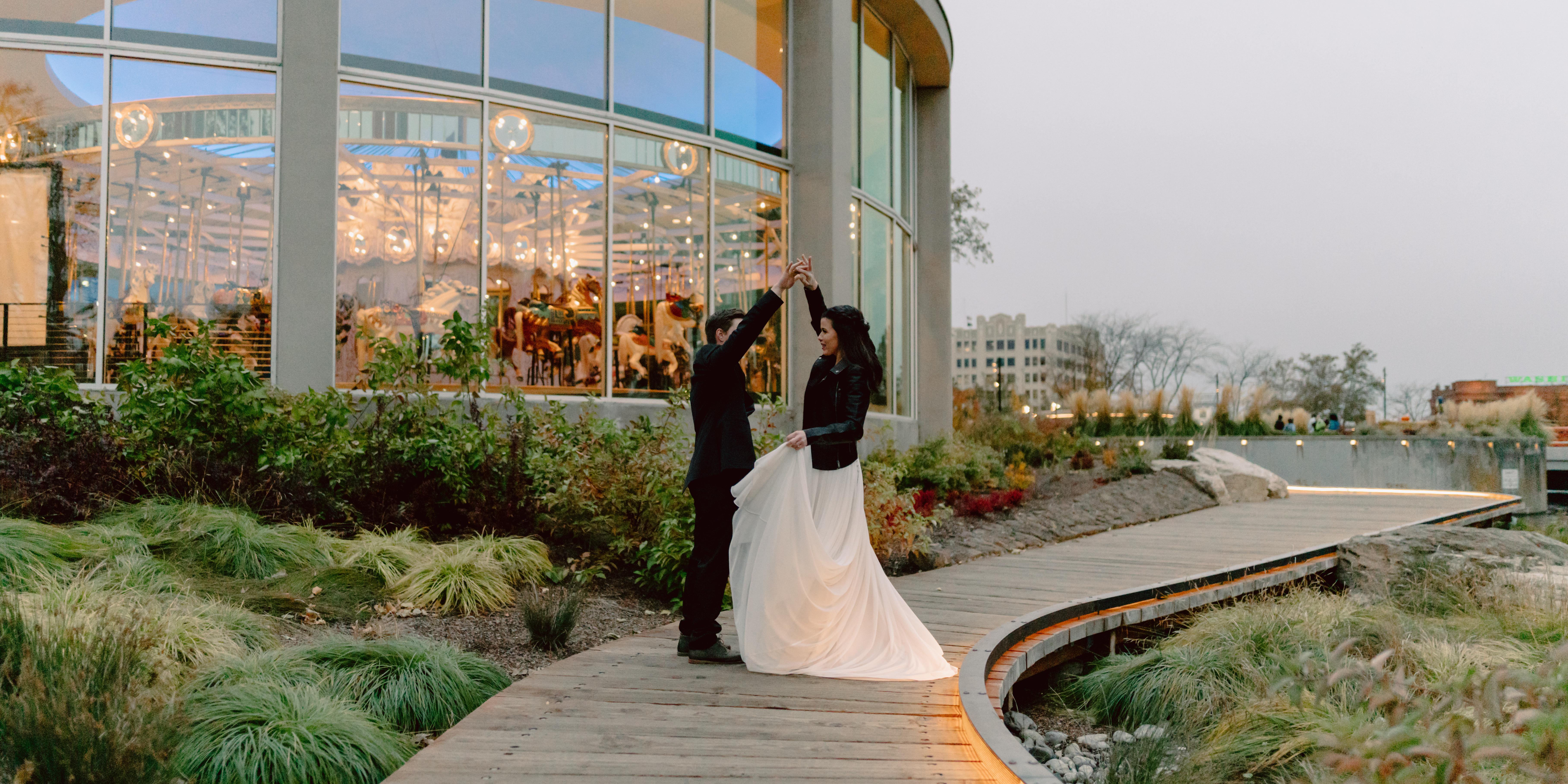 Looff Carrousel weddings in Spokane WA
