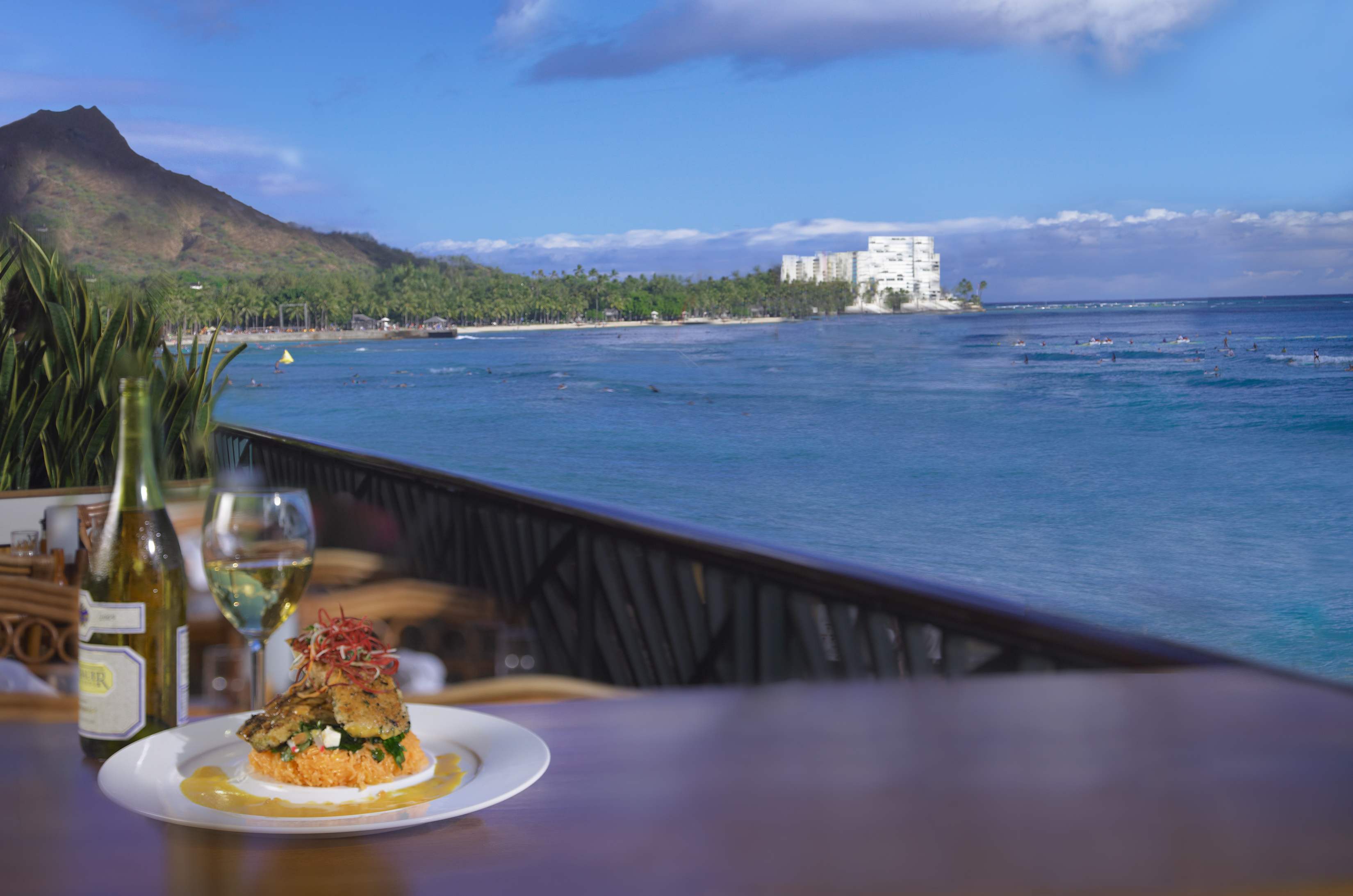 A Picture-Perfect Brunch Wedding at Papa Kona Restaurant, Big island, image size:3300x2185