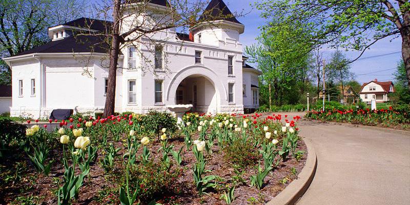 J.E. Reeves Victorian Home and Museum weddings in Dover OH