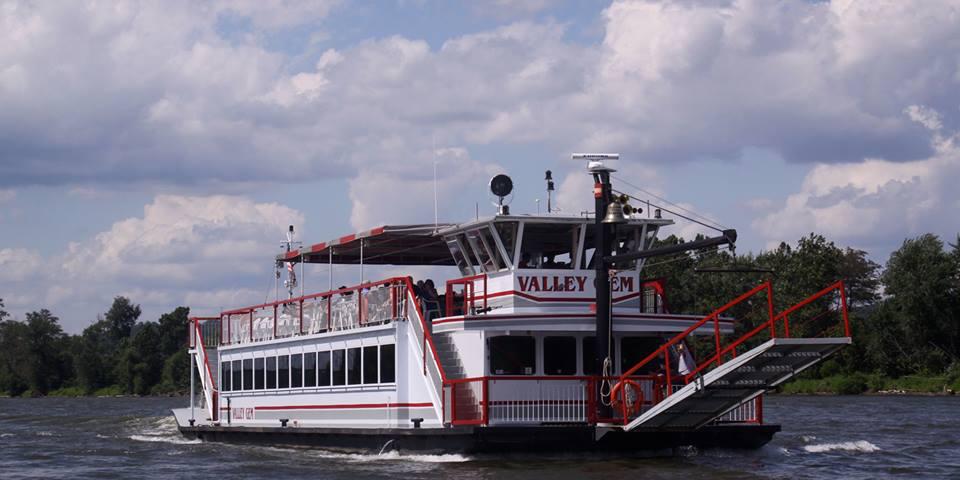 The Valley Gem Sternwheeler weddings in Marietta OH