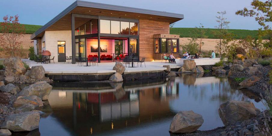 Saffron Fields Vineyard weddings in Yamhill OR