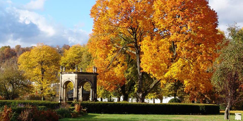 Old Economy Village weddings in Ambridge PA