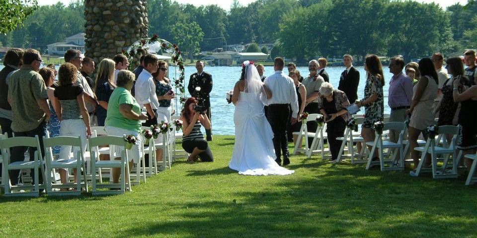 Lighthouse Lodge B&B on Lake Shafer weddings in Monticello IN