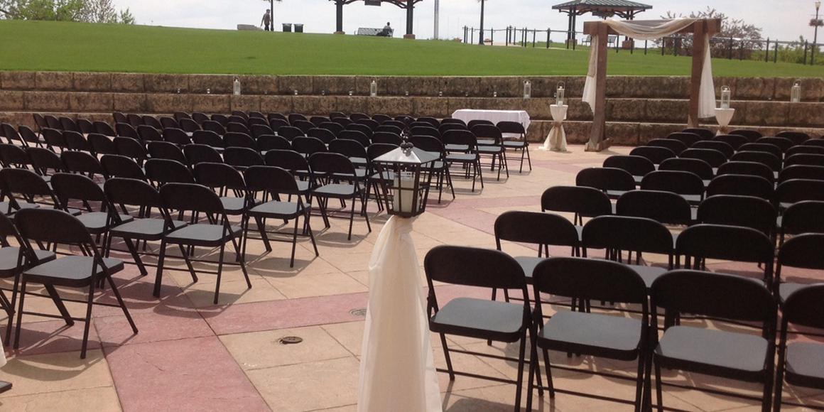 Stone Cliff Winery weddings in Dubuque IA