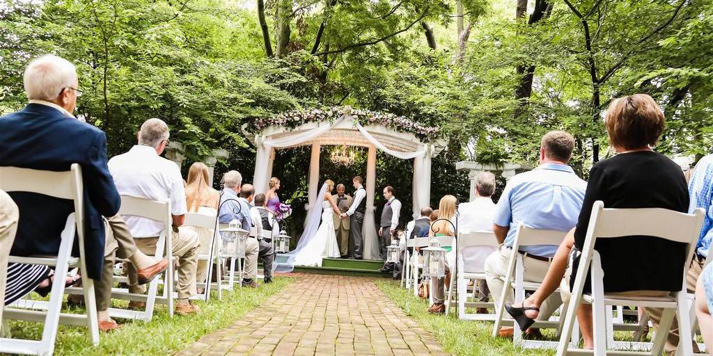 Carriage Lane Inn weddings in Murfreesboro TN