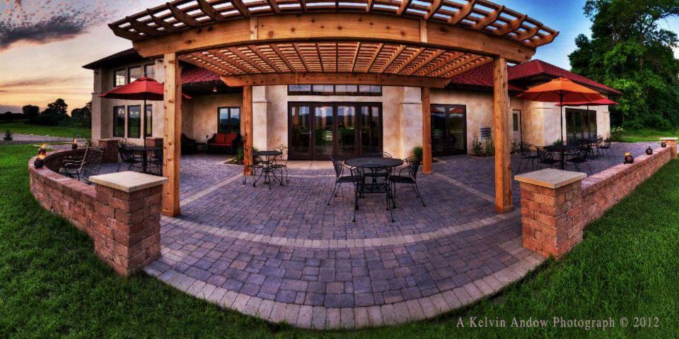 Elmaro Vineyard weddings in Trempealeau WI