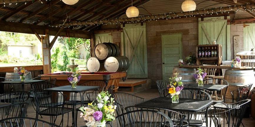 Heisen House Vineyards weddings in Battle Ground WA