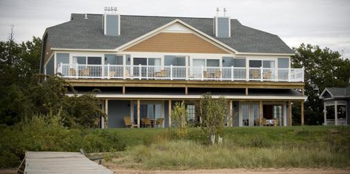 The Inn on Madeline Island weddings in La Pointe WI