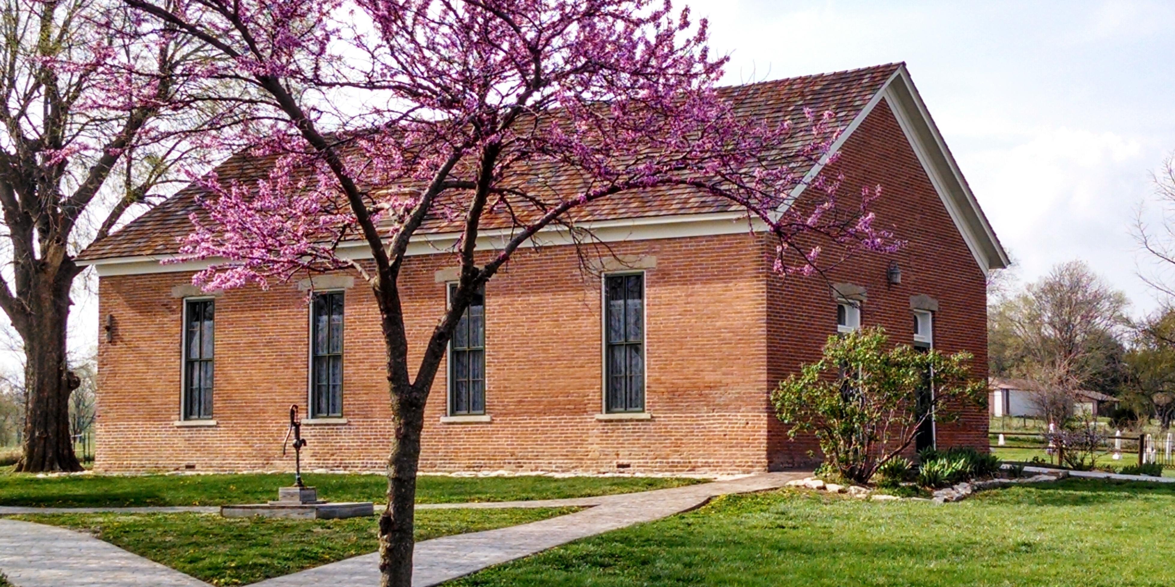 Historic Mt. Gilead Church weddings in Kearney MO