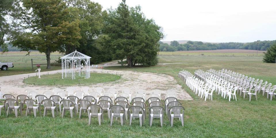 Keene Road Country Estate with Rustic Barns weddings in Maple Hill KS
