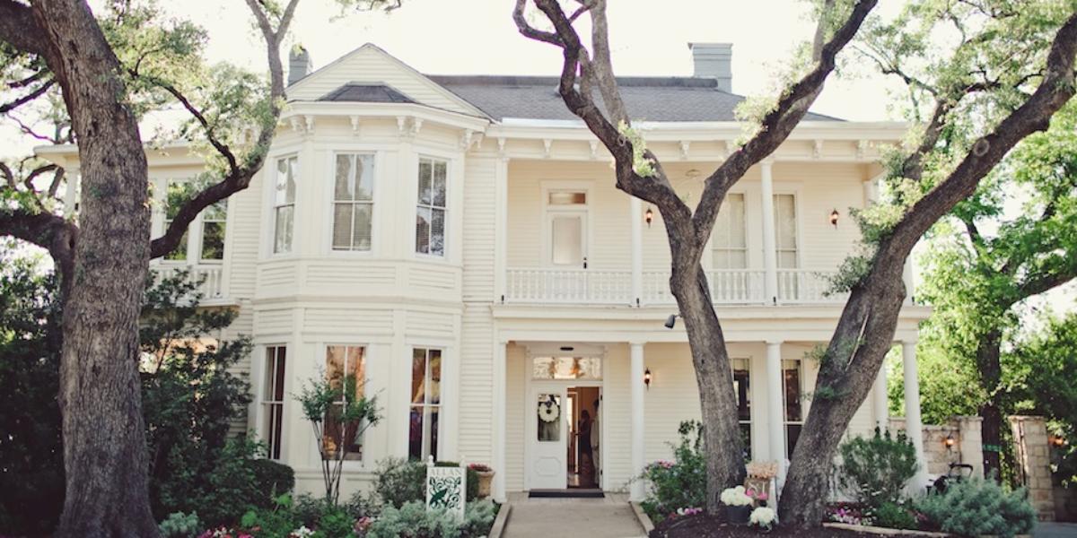 The Allan House, a barn wedding venue in Austin, Texas