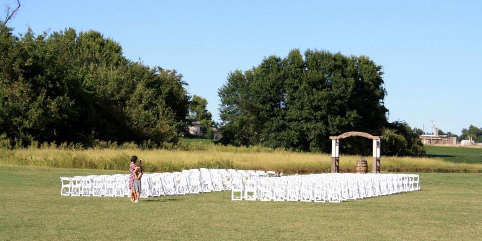 The Barn At Timber Cove weddings in Pittsburg KS