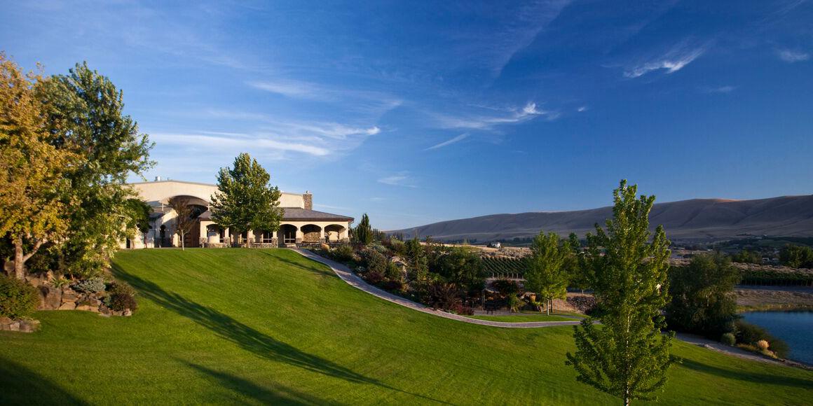 Terra Blanca Winery & Estate Vineyard weddings in Benton City WA