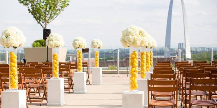 Four Seasons Hotel St. Louis Weddings | Get Prices for Wedding Venues